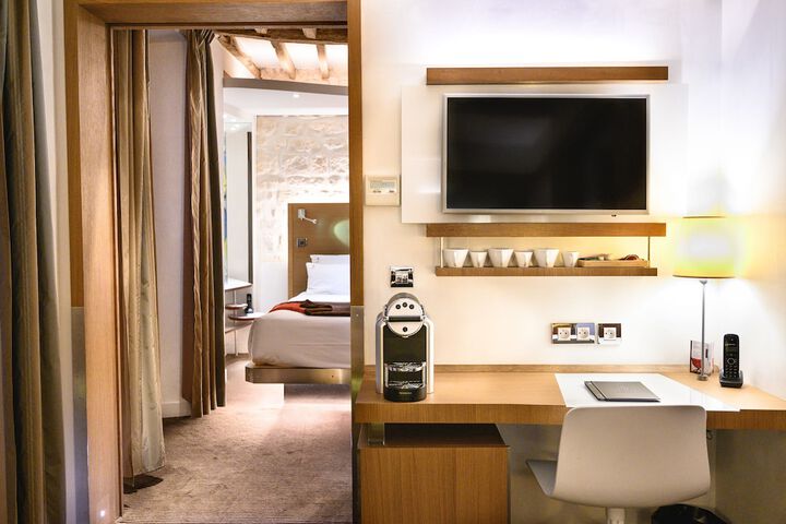 Room 16 of 44