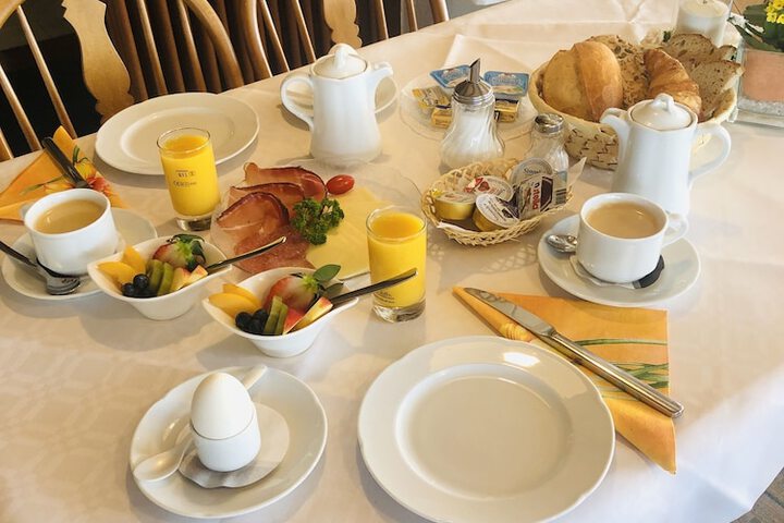 Breakfast/Coffee Service 85 of 95