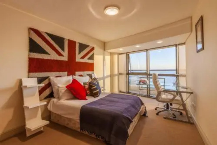 Room 6 of 17