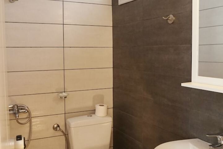 Room 34 of 53