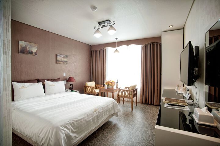 Room 6 of 38