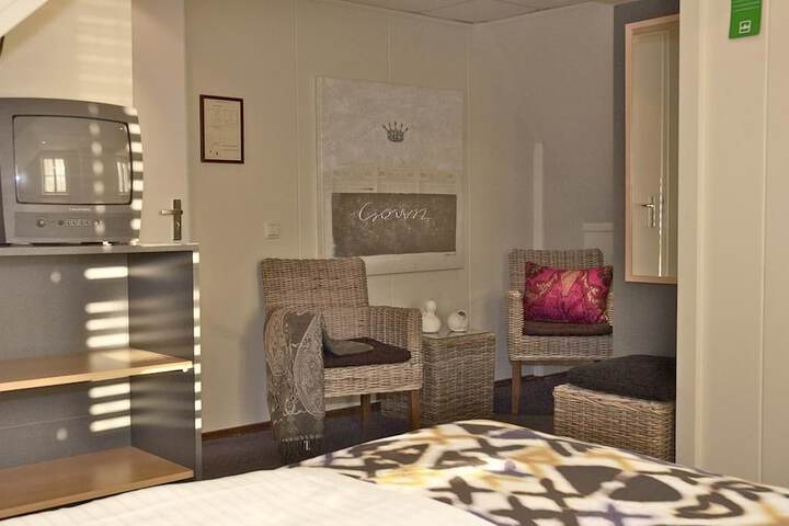 Room 4 of 36