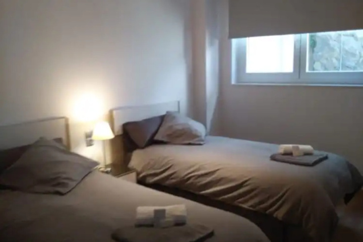 Room 4 of 10