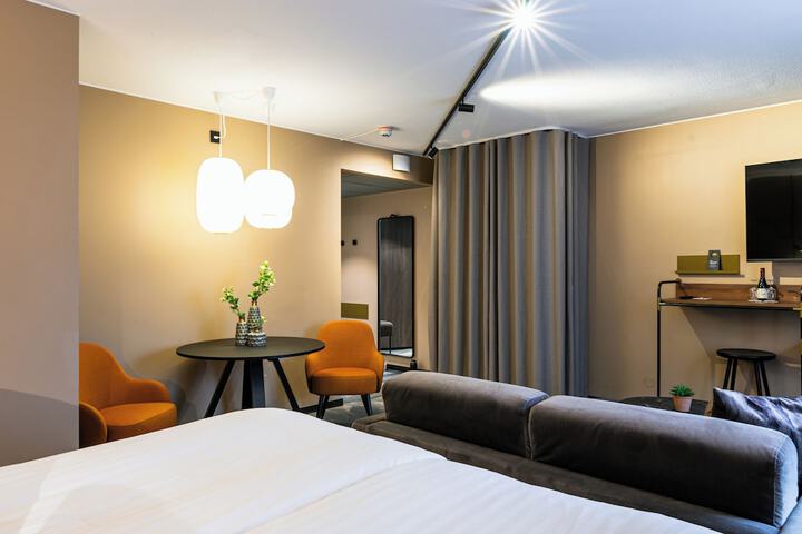 Room 10 of 65