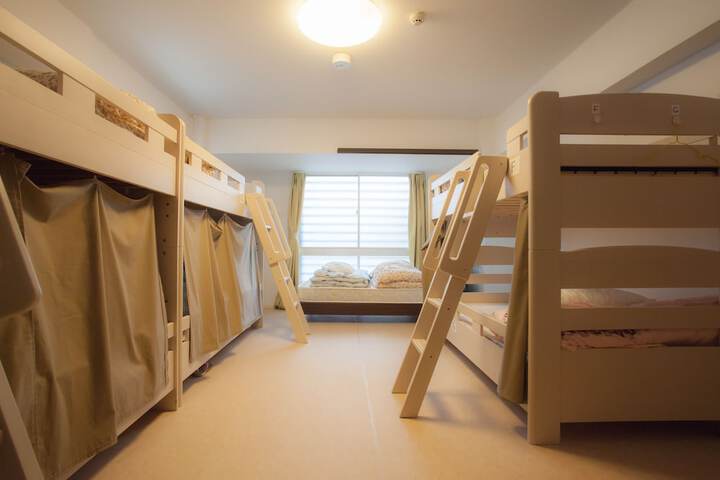 Room 27 of 68