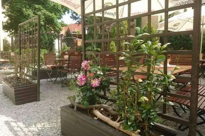 Hotel Exterior 44 of 51