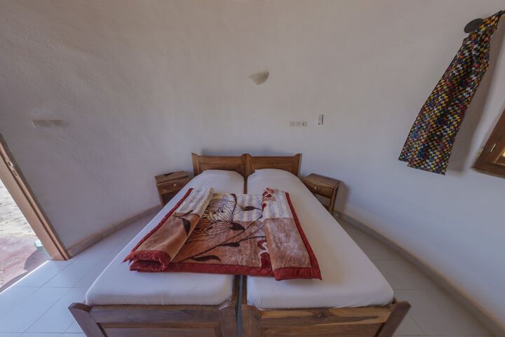 Room 27 of 90