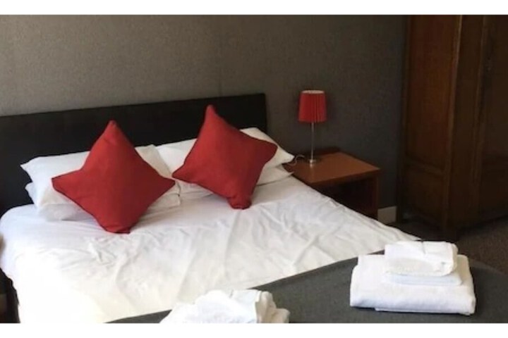 Room 9 of 28