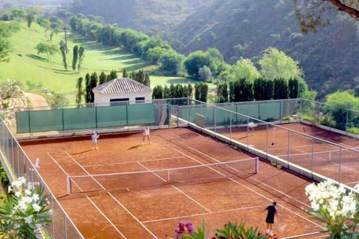 Tennis court