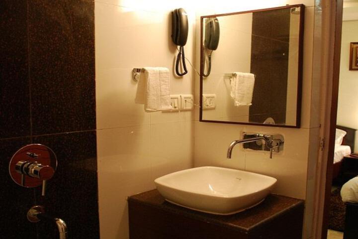 Room 2 of 6