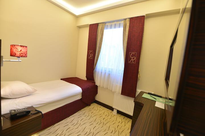 Room 10 of 94