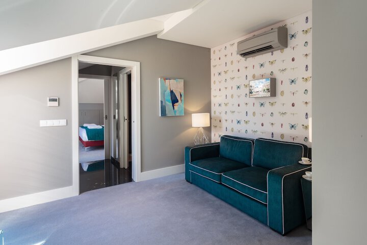 Room 32 of 49