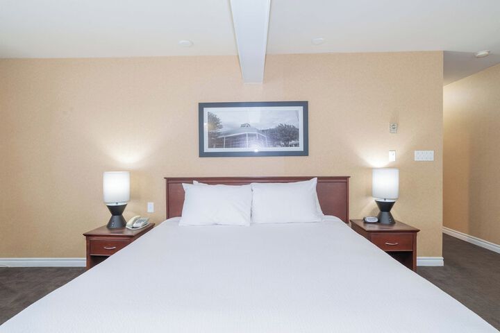 Room 9 of 34