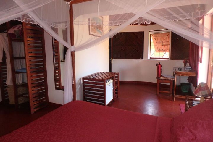Room 9 of 34