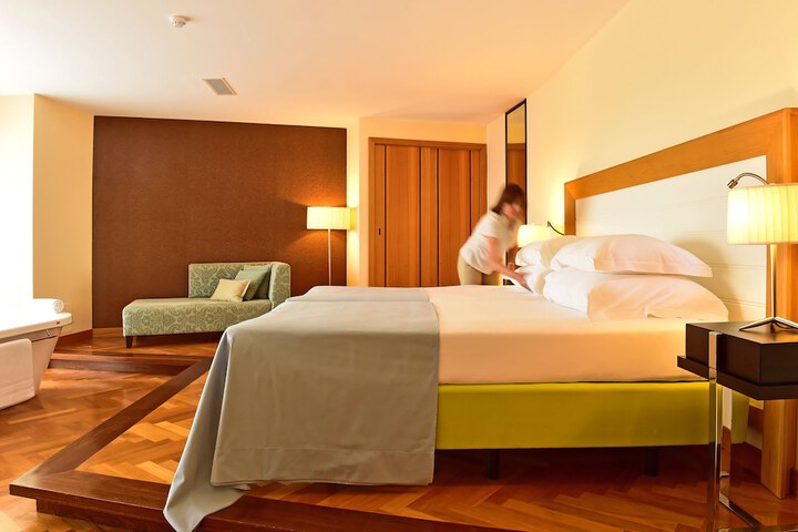 Room 46 of 250