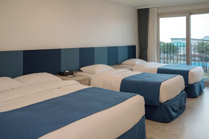Room 8 of 120
