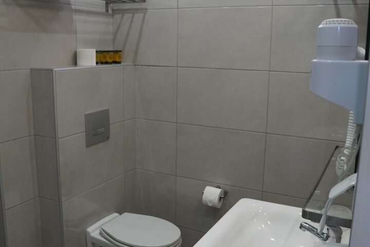 Room 52 of 154