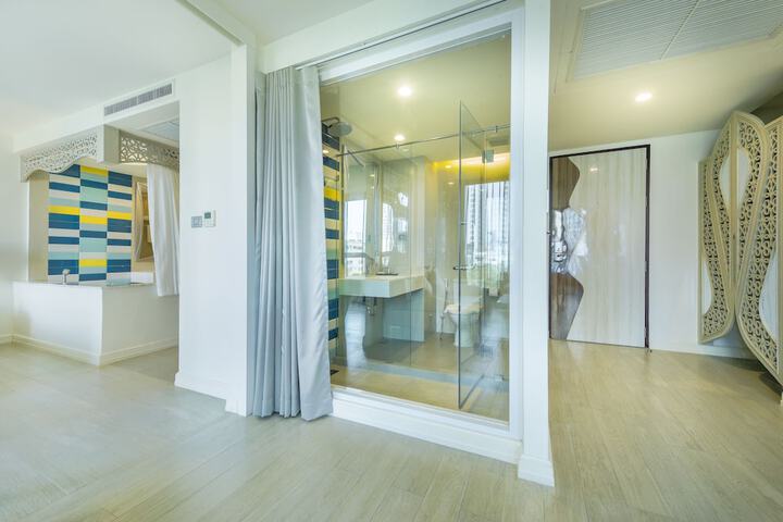 Room 47 of 81