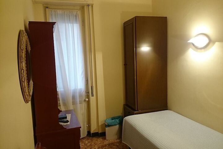Room 10 of 37