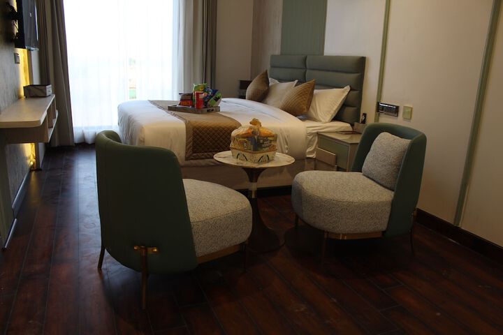 Room 8 of 22