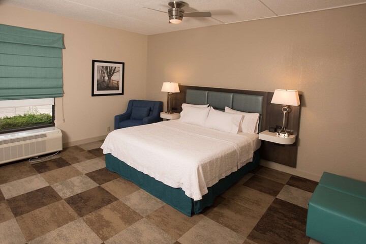 1 King Bed (15 of 22)