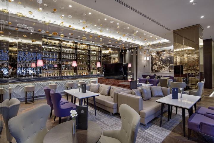 Lounge 204 of 243