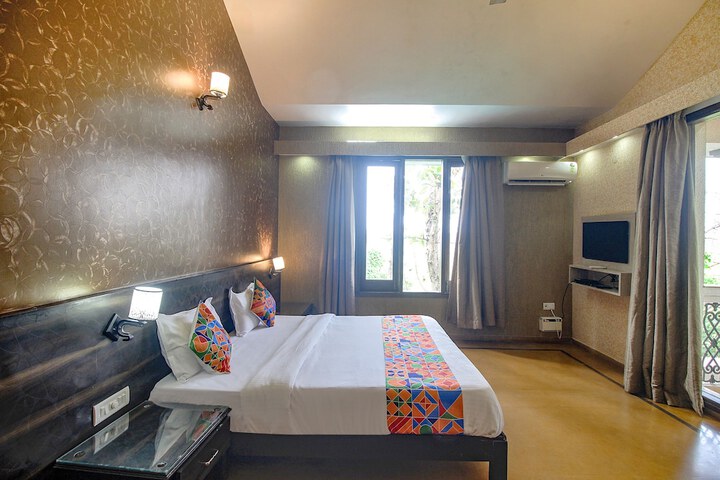 Room 13 of 32