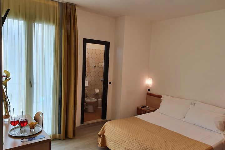 Room 9 of 35