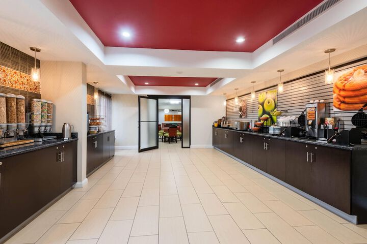 Breakfast/Coffee Service 24 of 37