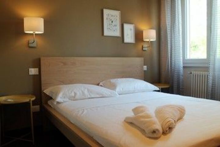 Room 110 of 499