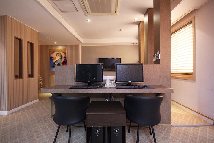 Room 27 of 52
