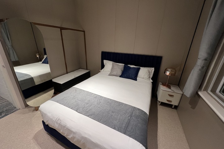 Room 5 of 63