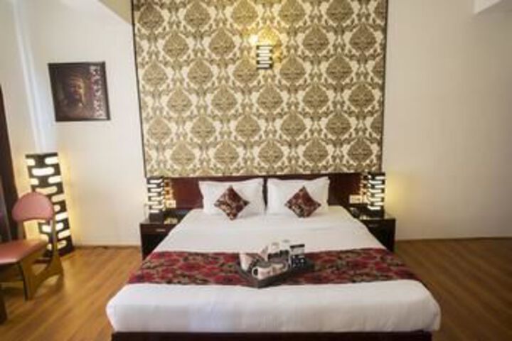Room 5 of 18