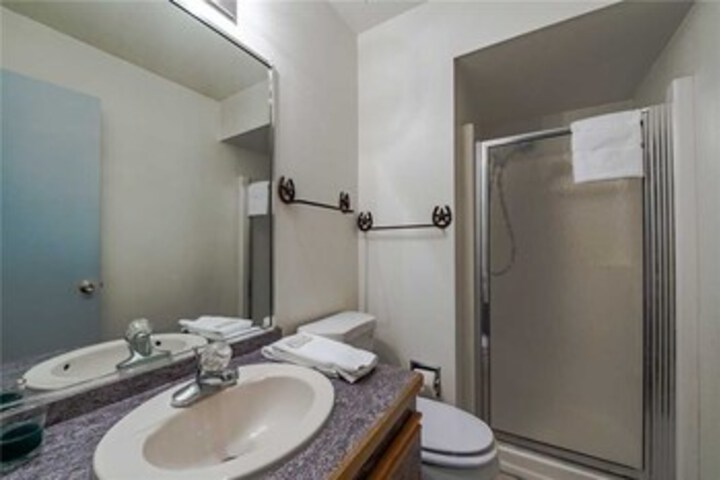 Room 4 of 28