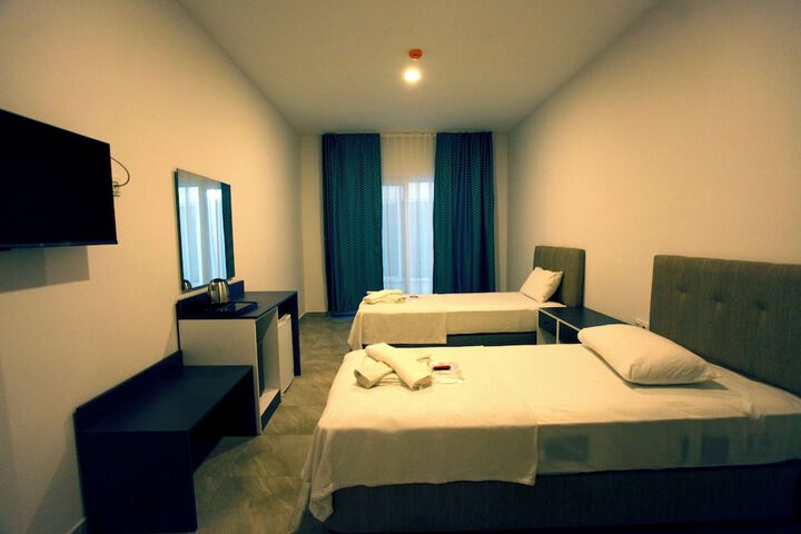 Room 9 of 34