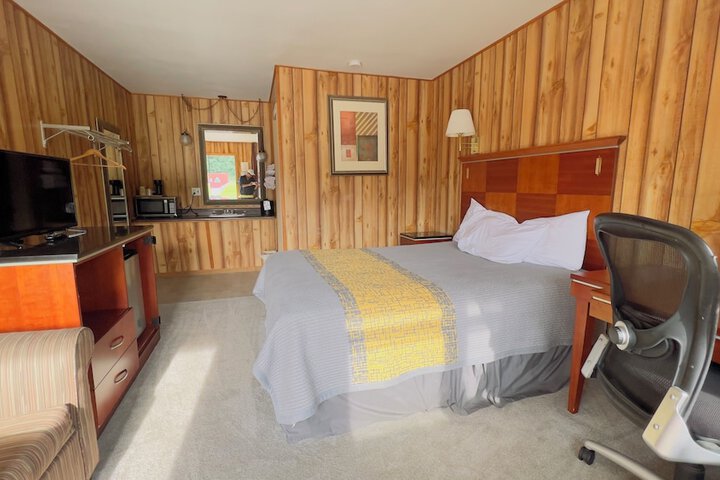 Room 6 of 25