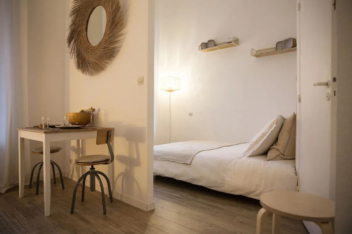 Room 2 of 10