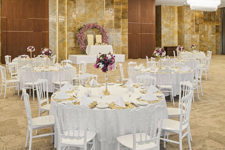 Ballroom/Hall 89 of 127