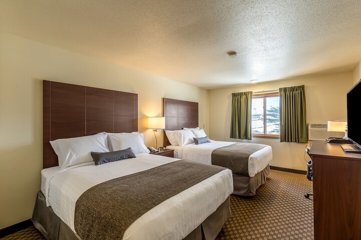 2 Queen Guest Room (4 of 13)