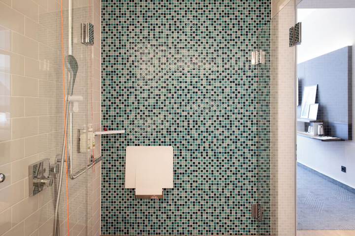 Room 60 of 182