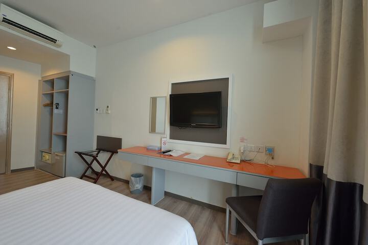 Room 28 of 78