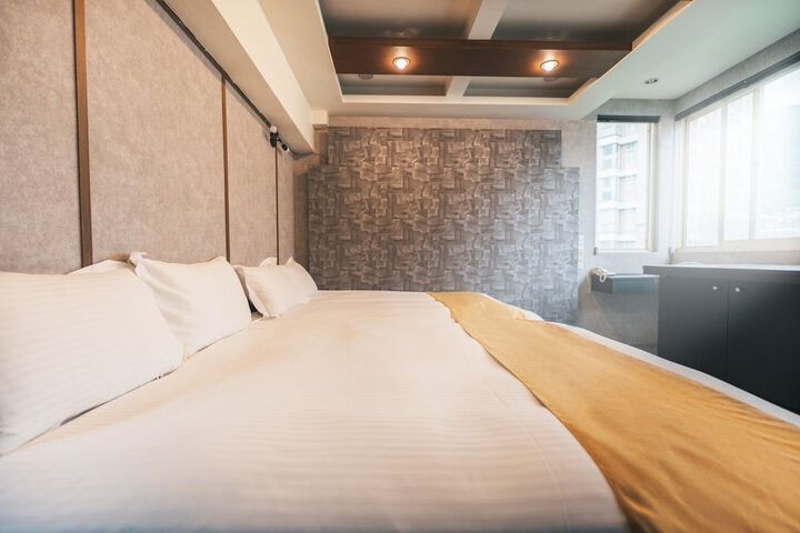 Room 10 of 68