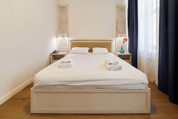 Room 10 of 76