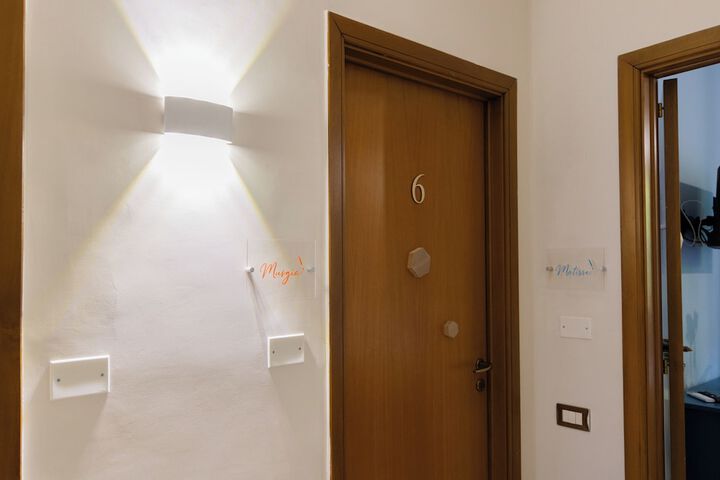 Room 6 of 65