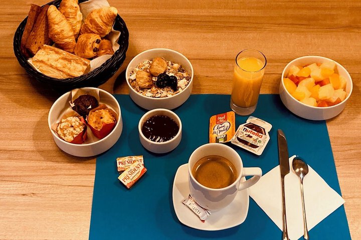 Breakfast/Coffee Service 32 of 48