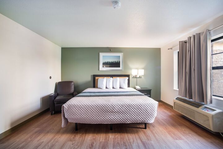 Studio 1 Queen Bed (6 of 7)