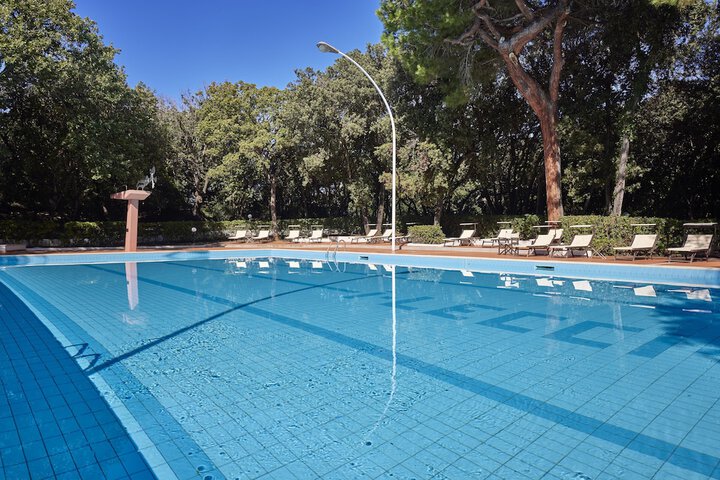 Pools & Facilities