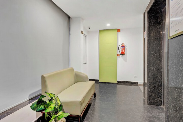 Ballroom/Hall 29 of 41