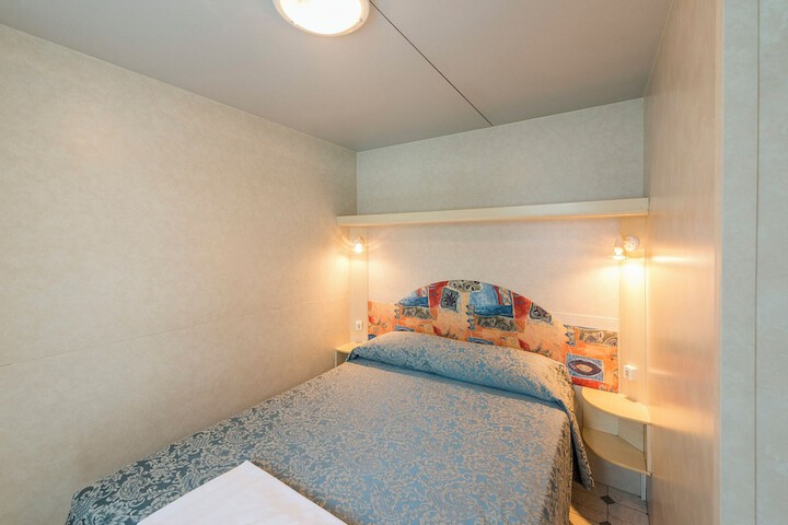 Room 3 of 32