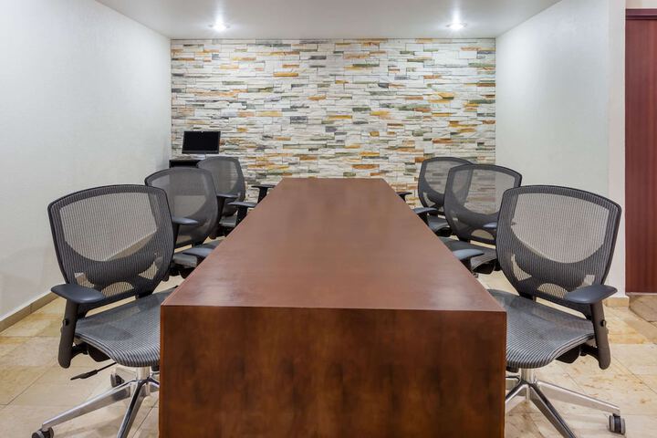 Business Center 27 of 31